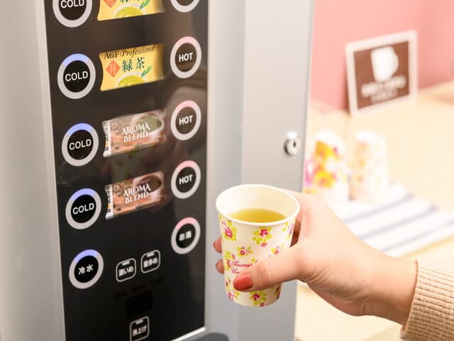 設備_ドリンクサーバー。ちょっとした休憩やランチタイムの利用に最適です。