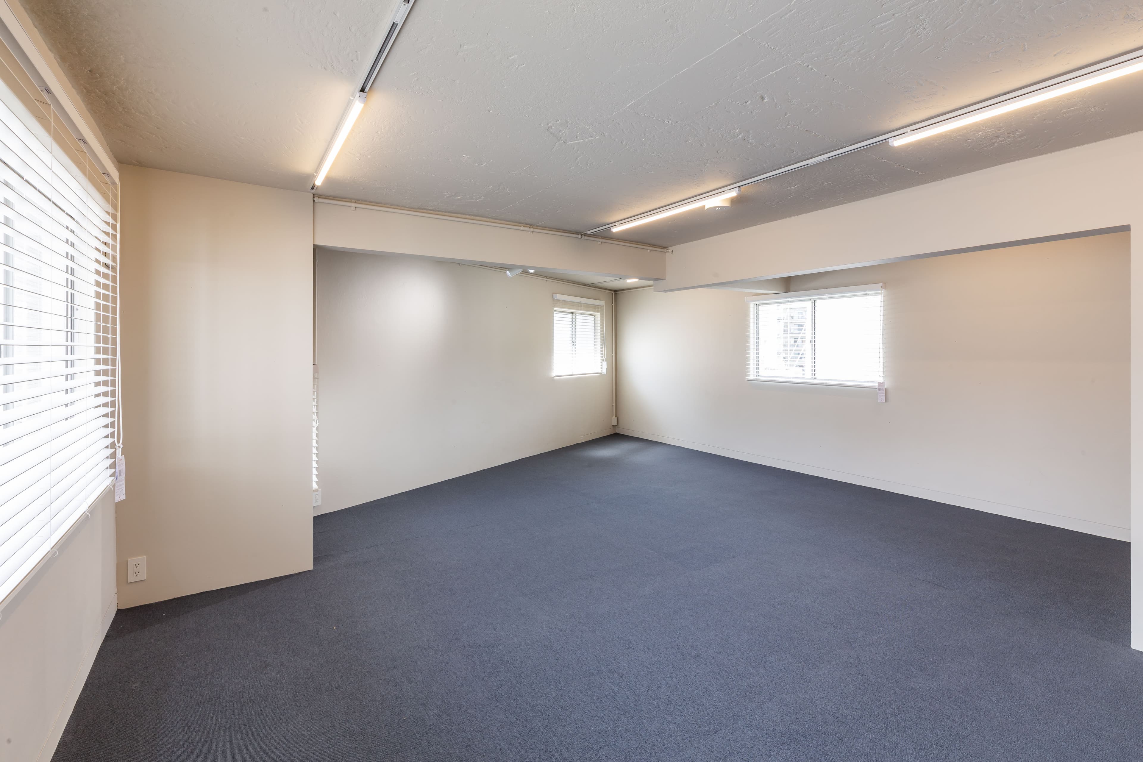 NEUK_OFFICE405①