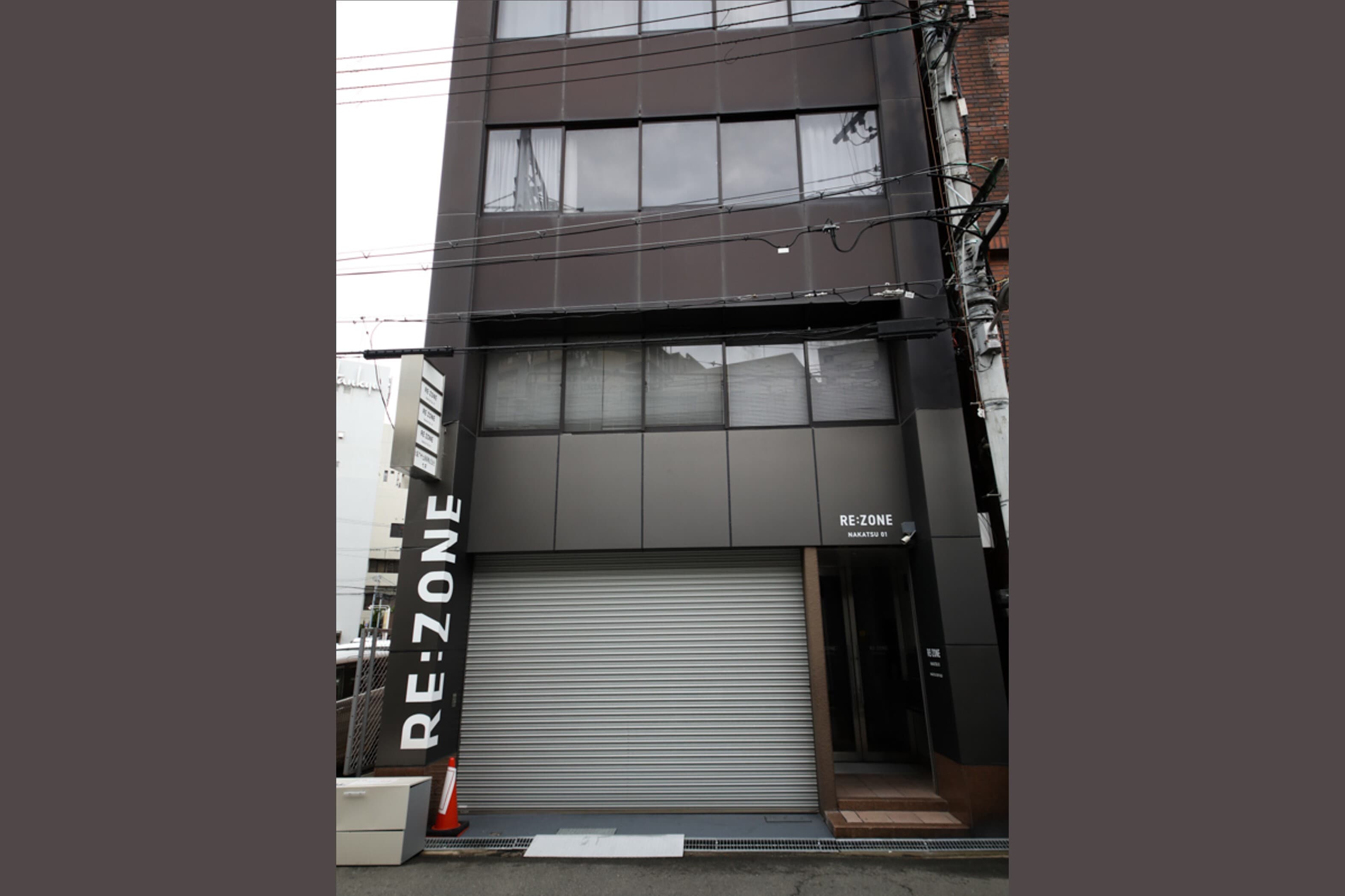 外観_中津駅から徒歩2分の場所にあります。