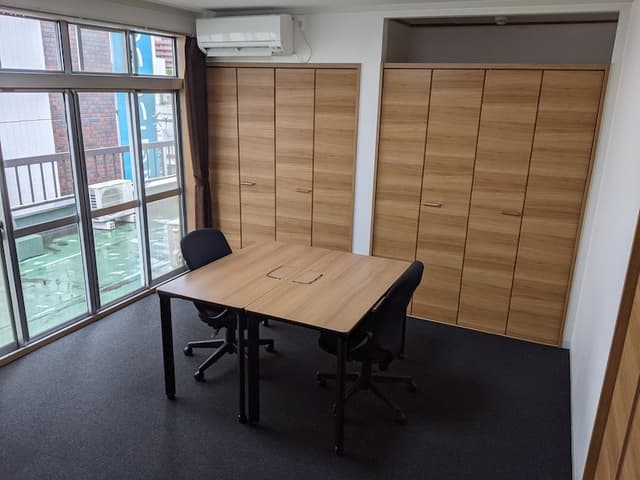 共用部_シェアードオフィススペース。個室は必要ないという方にオススメのワークスペースです。