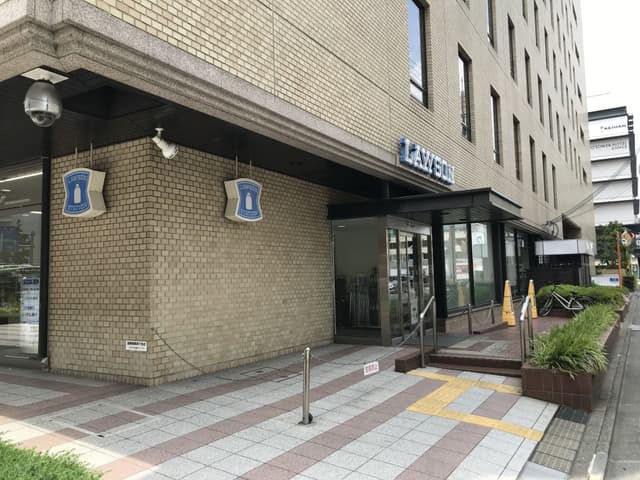 近隣のコンビニ_ローソン 新京都センタービル店(徒歩2分)