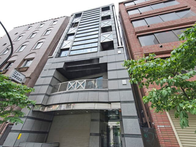 外観_ビルの2階、3階、5階、6階の4フロアをオフィスとして提供しています。