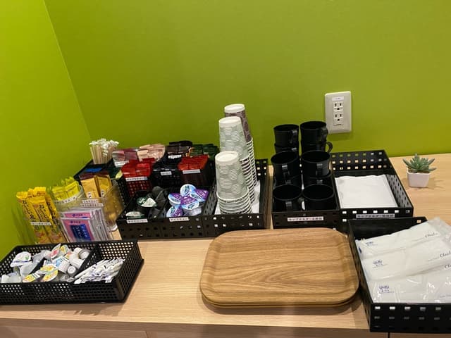共用部_ドリンクカウンター。コーヒー・紅茶など無料でお召し上がりいただけます。