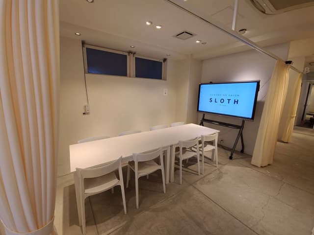 共用部_8名で利用できる貸し会議室。デジタルホワイトボード設置