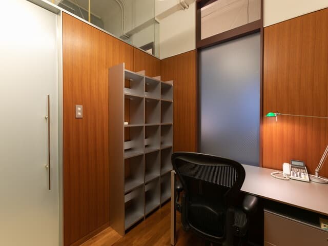 個室_椅子以外の家具にもこだわっている、快適な環境です。