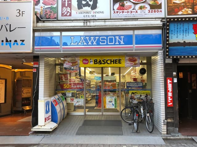 近隣のコンビニ_ローソン上野仲町通店(徒歩2分)