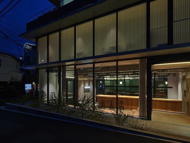 外観_代官山駅から徒歩6分の場所にあります。