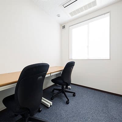 個室_2名利用可能なオフィスでも大変広々とご利用いただけます!