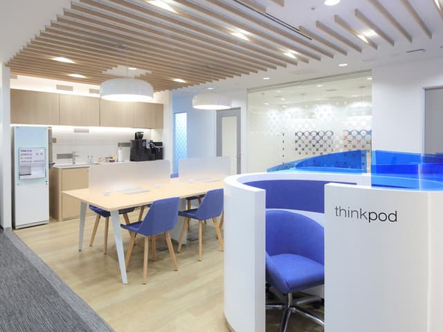 ラウンジ_ちょっとした打ち合わせなどにもご利用頂けるラウンジです。©Regus