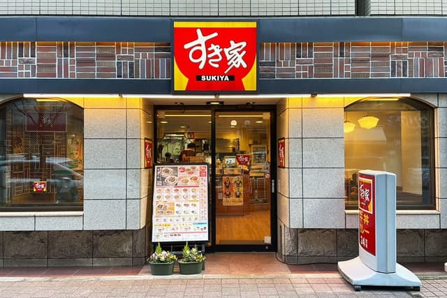 近隣の飲食店_すき家新橋三丁目店_ビルの隣にすき家があります。
