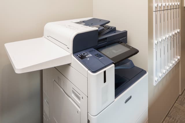 設備_共用の複合機があるのでご入居の際の利用コストを最低限に抑えられます