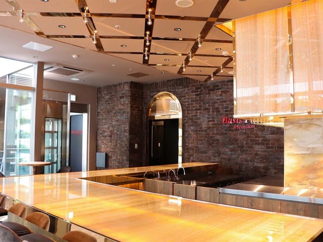 共用部_Bar Counter。ドリンクの提供も行っている、会話可能なオープンスペースです。©️Basis Point