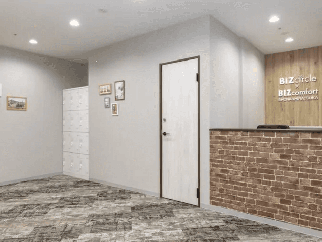 エントランス。平日はコンシェルジュが駐在しています。©bizcomfort