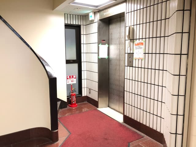 エントランス_建物に入ってすぐのところの写真です。