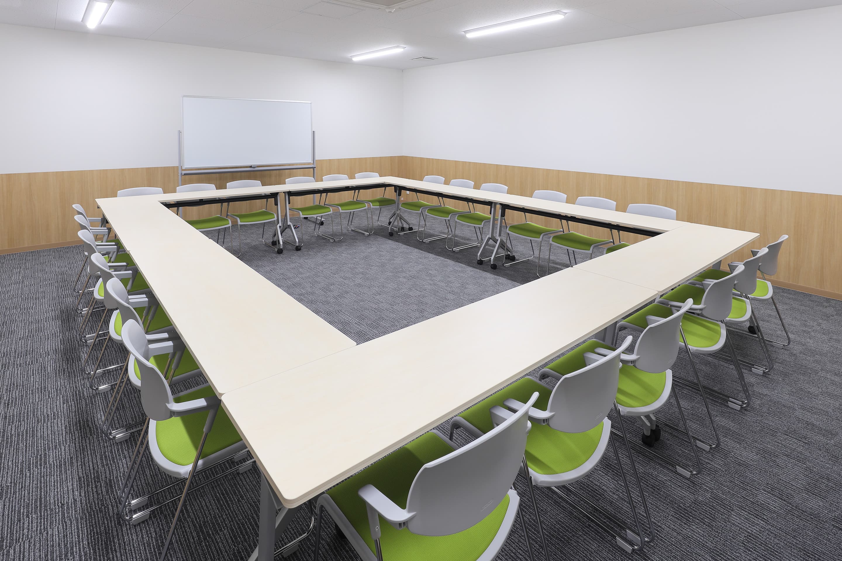 共用部_大人数での会議を開催することができます。