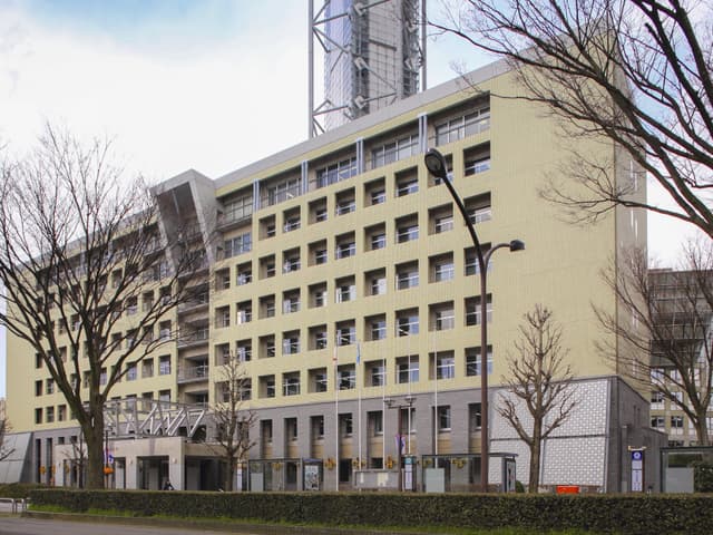 近隣の役所_富山市役所 (徒歩6分)