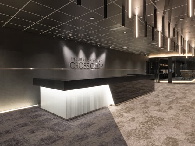 外観_受付。受付スタッフが郵便物や来客対応を行います。