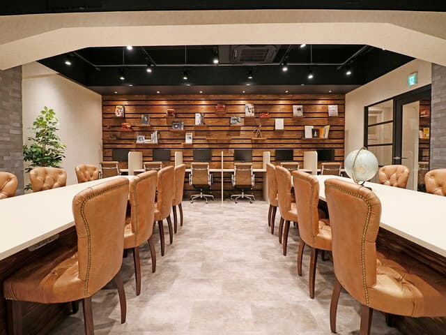 共用部_ビジネスラウンジ。サイレントエリアのラウンジで、作業に静かに集中することが出来ます。