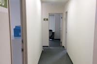 廊下_各個室施錠が出来るのでセキュリティー面も安心です