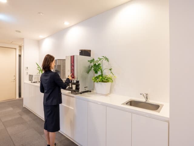 設備_ドリンクサーバー。ドリンクが無料でお楽しみいただけます。