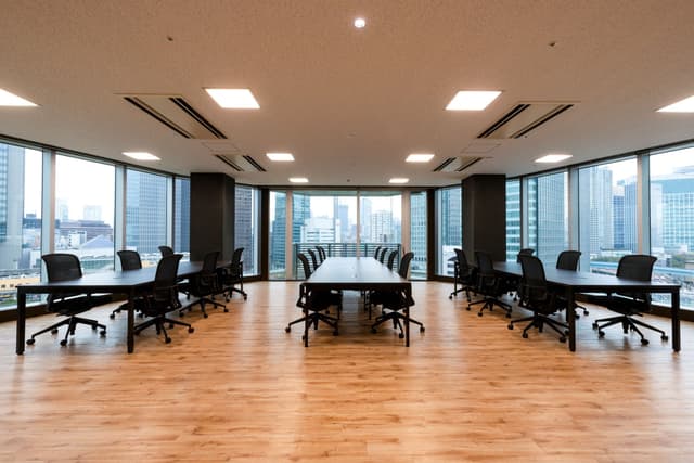 専有部_20名用個室(家具付き・窓あり)