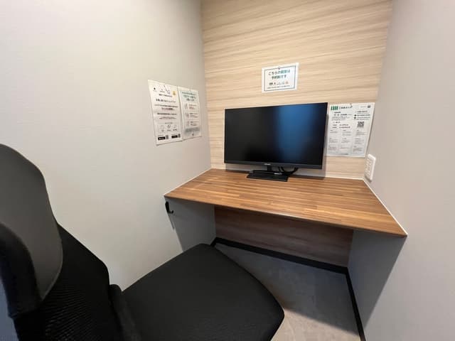 専有部_個室。便利なモニター付きです。