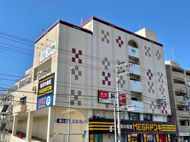 外観_オフィスはドン・キホーテの最上階6階にあります。