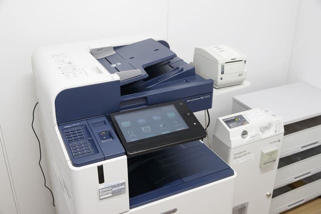 設備_複合機(有料)やフリードリンクなどの充実した共用設備が利用できます。