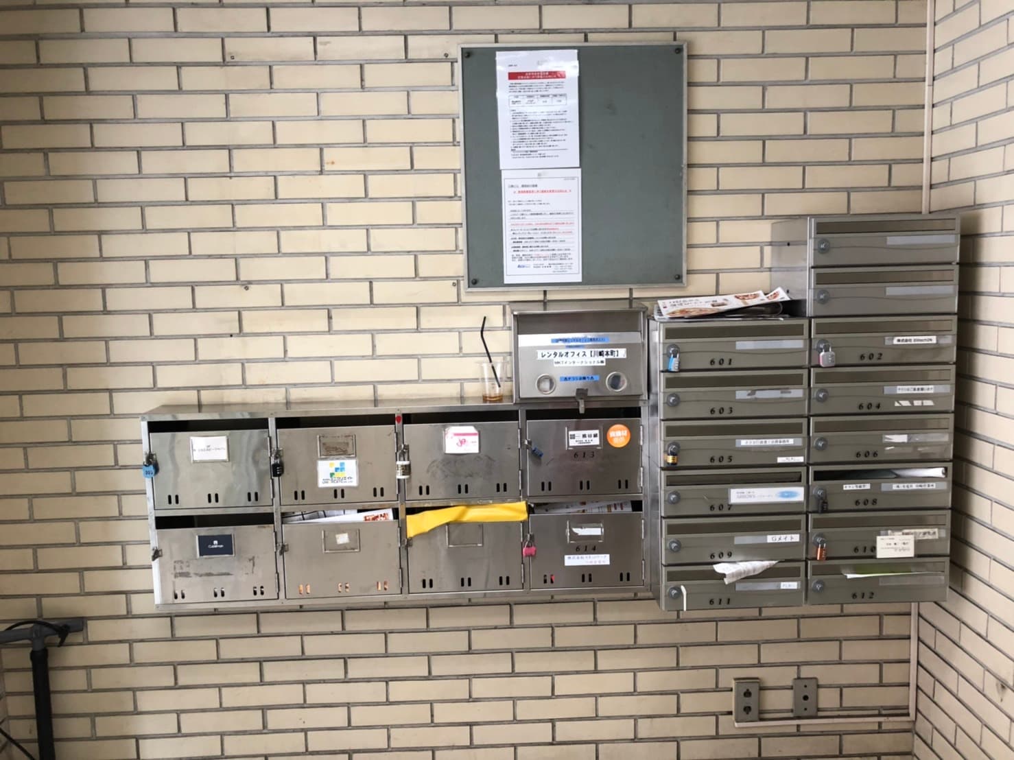郵便受け_エントランス部分に各個室専用の郵便受けがあります。
