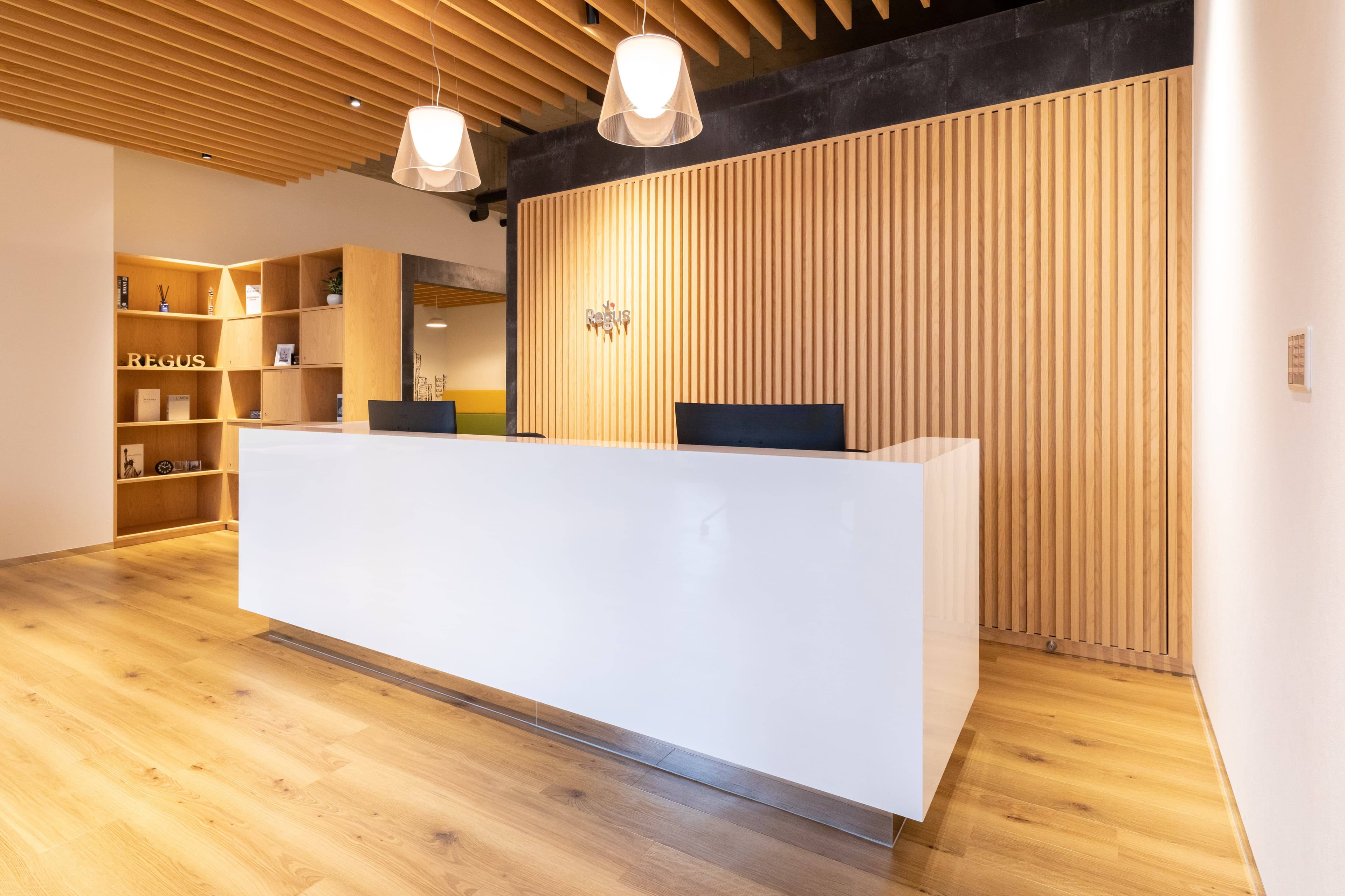 Regus_Miyazaki_Tachibanadori_Reception_without_people2-min