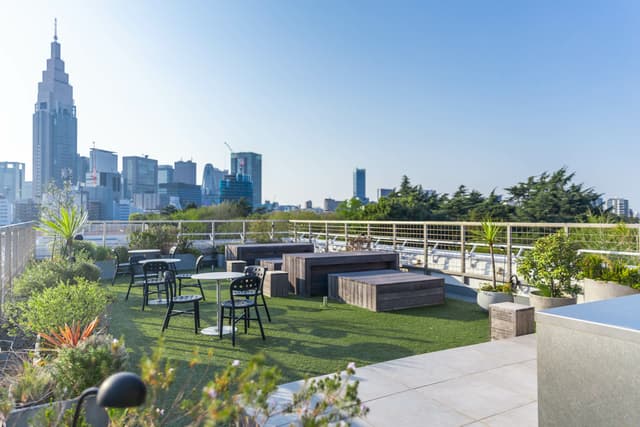 共用部_ルーフトップ。BBQも可能で貸し切り利用もできます。