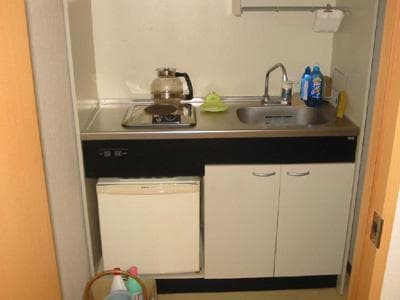 内観_給湯室です。冷蔵庫もついています。