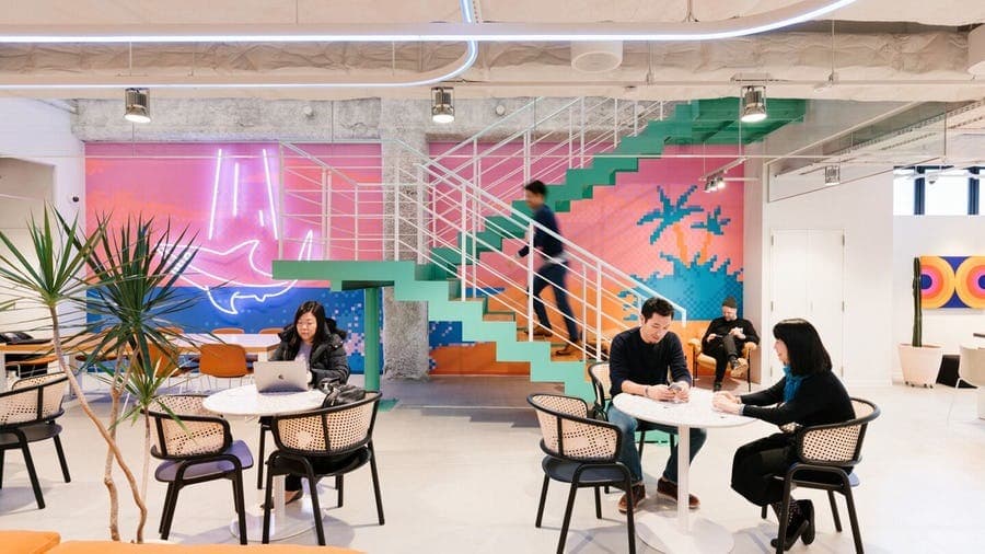 オープンスペース_明るく開放的なワークスペースです©wework