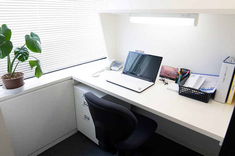 ブース_1名用でもスペースがしっかりと確保されているので圧迫感がありません