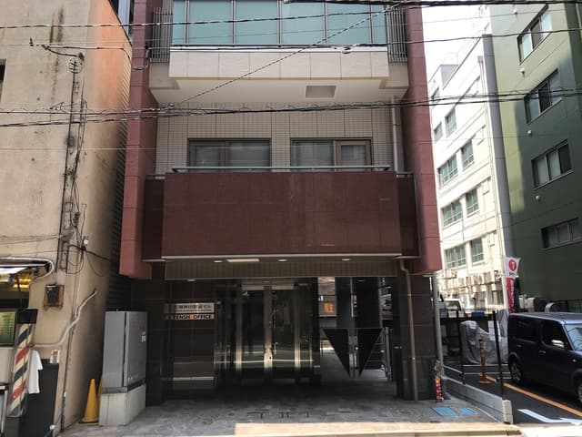 外観_オフィスは神田駅から徒歩1分に位置しています。