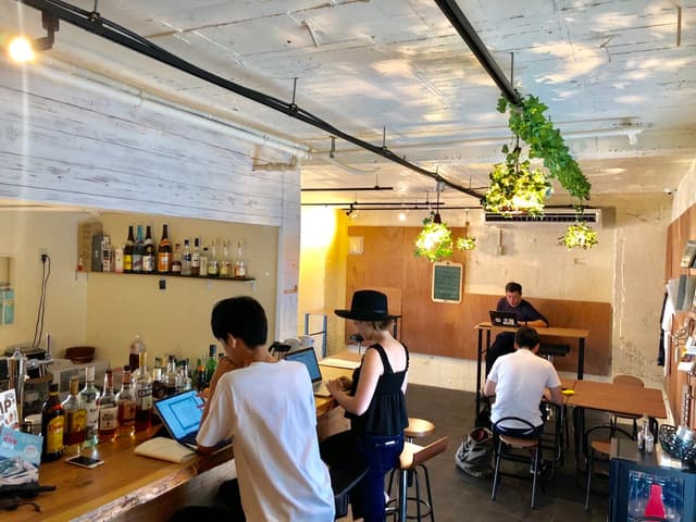 内観_快適なワークスペースで作業もはかどります。