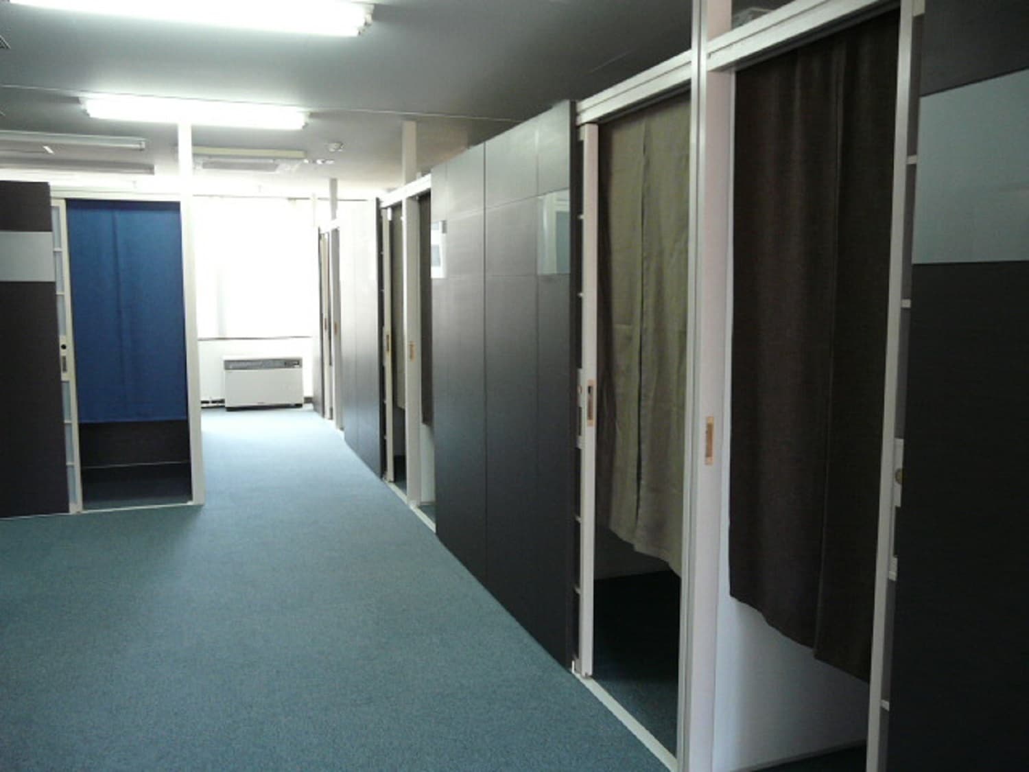 共用部_ICカード認証付きの複合機や高速インターネットなど、充実した共用設備が用意されています。