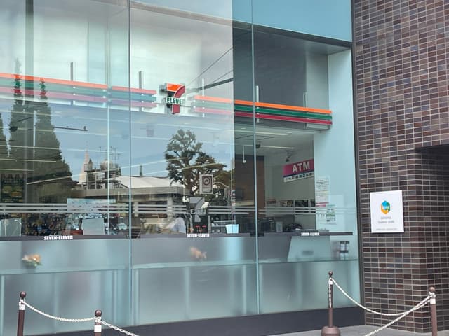 近隣のコンビニ_セブンイレブン 港区南青山2丁目店 (同ビル1F)