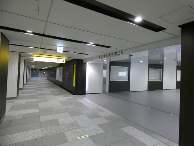 地下入口_地下道から直通しており、雨にぬれずに通勤できます