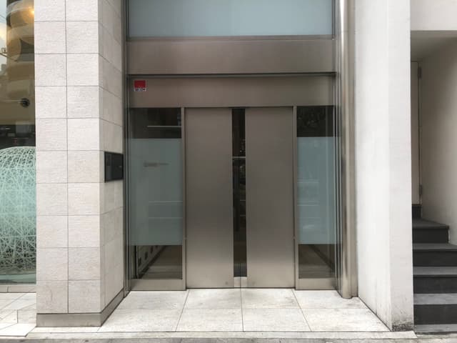 エントランス_オフィス入り口はこちらになります