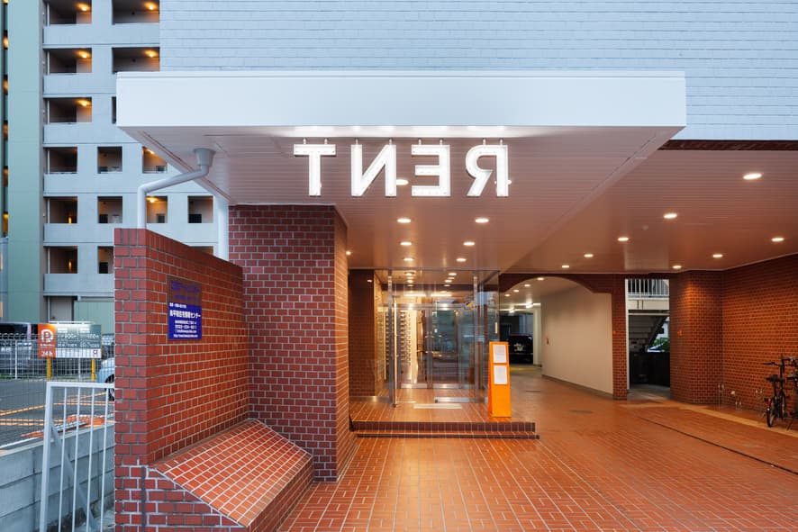 外観_北四番丁駅から徒歩3分の位置にあります。