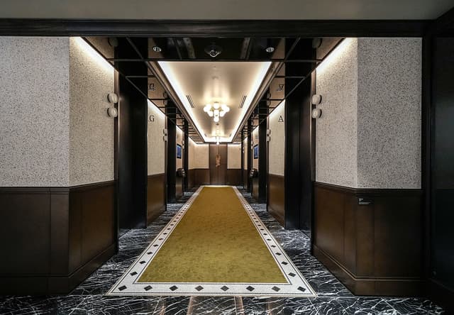 共用部_EVホール。フラッパーゲートを抜けると、エレベーターホールがあります。