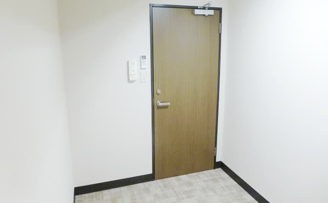 個室_全12室のオフィスが用意されています