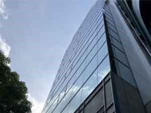 外観_大通りに面した視認性の高いビルです。