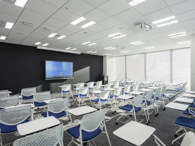 共用部_セミナールーム。最大50名様まで収容可能なセミナールームです。※画像はイメージです。