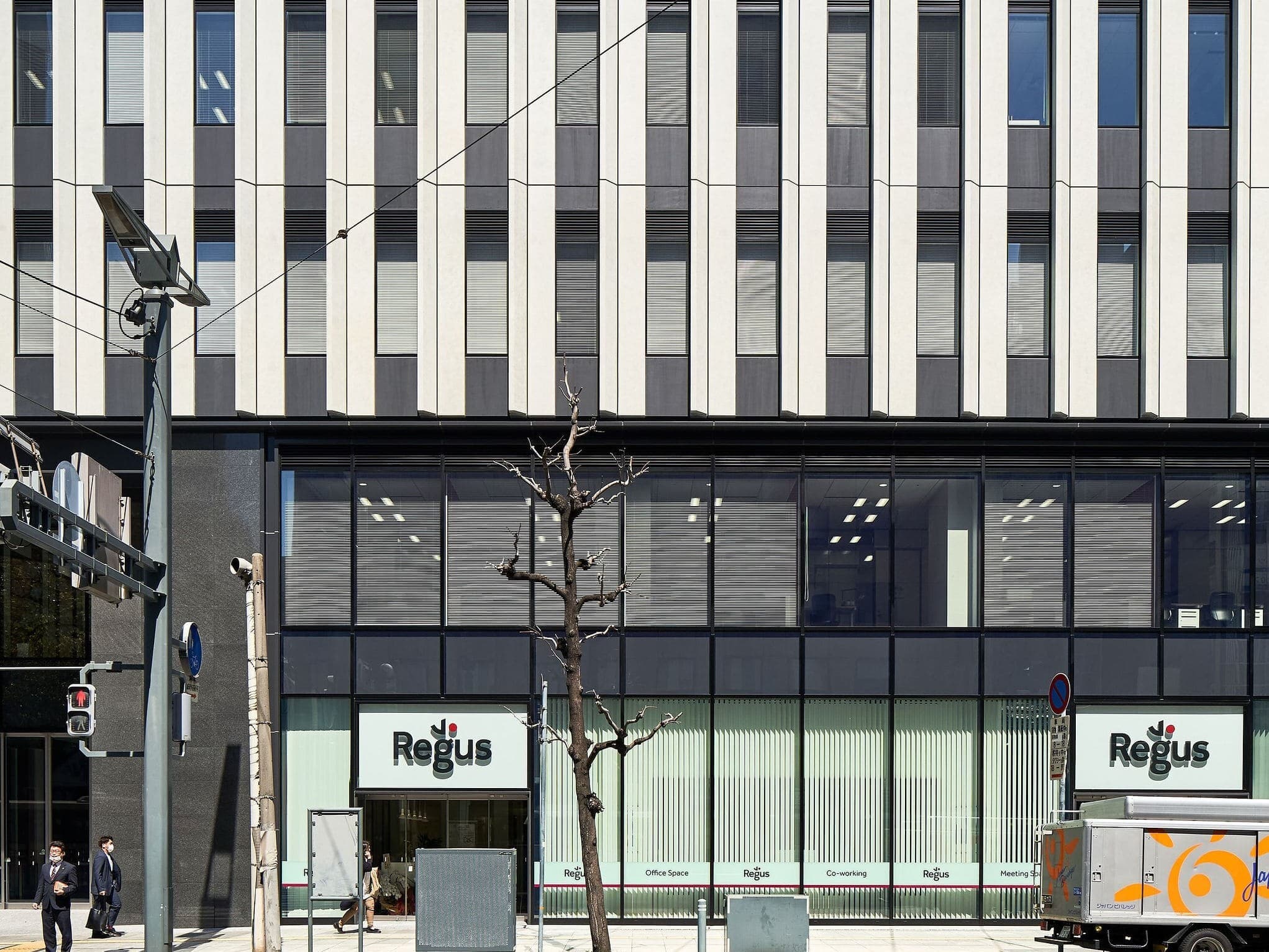 外観_2019年竣工の新しいオフィスビルです。ビジネスの中心地、八丁堀にあります。