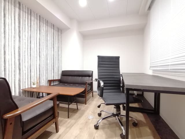 専有部_個室。個別空調と定員分の家具が設置された完全個室を24時間ご利用頂けます。