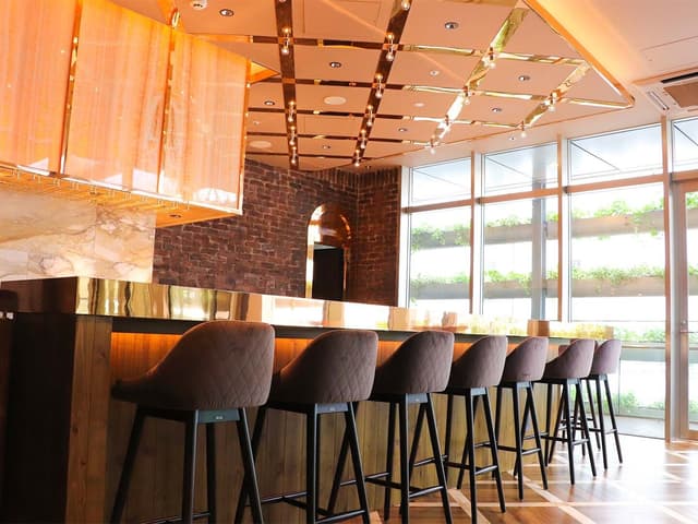 共用部_Bar Counter。打合せ等も可能なオープンスペースとなっています。©️Basis Point