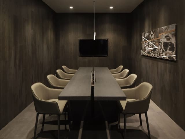 共用部_会議室。8名様まで収容可能な会議室をご用意しています。©fabbit