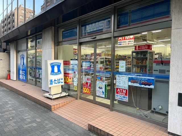 近隣のコンビニ_ローソン 箱崎湊橋店 (徒歩1分)